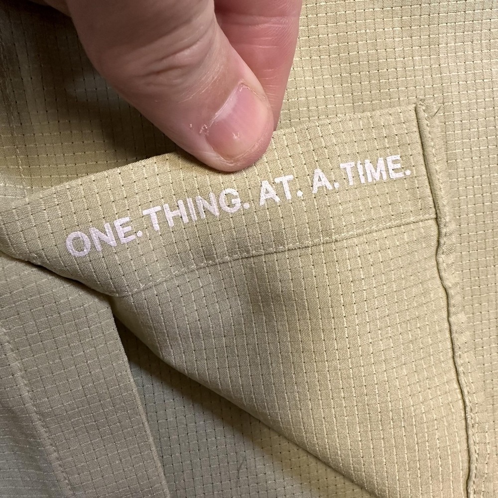 Lululemon Shirt Men Large Short Sleeve Button Up One Thing At A Time Performance - Picture 4 of 7